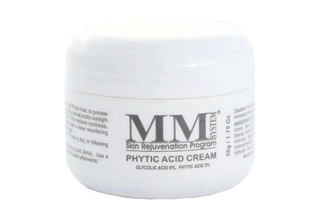 Mene & Moy Phytic Acid Cream je kremasta hidratantna formulacija koja se koristi za stabiliziranje melanocita u nepravilno pigmentiranoj koži i poboljšanje teksture. Sadrži 8% glikolne kiseline i 2% fitinske kiseline (fitinska kiselina). Utječe na sintezu kolagena i elastina, homogeniziranje sinteze melanina i ton kože, čineći ga ujednačenijim