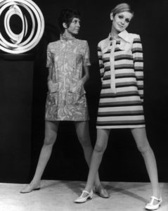 D 102680-13 LL.97-03 Twiggy. . British actress and 1960s iconic model Twiggy (born Lesley Hornby 19 September 1949), right, pictured modelling the mini dress in 1966., Image: 223273329, License: Rights-managed, Restrictions: , Model Release: no, Credit line: Profimedia, TEMP Camerapress