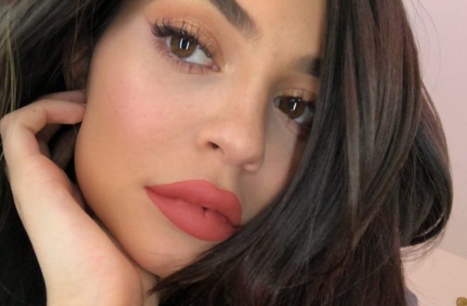 Kylie Jenner has posted a photo on Instagram with the following remarks: Twitter, 2018-04-25 12:40:41. Photo supplied by insight media. Service fee applies. NICHT ZUR VERÃFFENTLICHUNG IN BÃCHERN UND BILDBÃNDEN! EDITORIAL USE ONLY! / MAY NOT BE PUBLISHED IN BOOKS AND ILLUSTRATED BOOKS! Please note: Fees charged by the agency are for the agencyâs services only, and do not, nor are they intended to, convey to the user any ownership of Copyright or License in the material. The agency does not claim any ownership including but not limited to Copyright or License in the attached material. By publishing this material you expressly agree to indemnify and to hold the agency and its directors, shareholders and employees harmless from any loss, claims, damages, demands, expenses (including legal fees), or any causes of action or allegation against the agency arising out of or connected in any way with publication of the material., Image: 369646895, License: Rights-managed, Restrictions: NICHT ZUR VERÃFFENTLICHUNG IN BÃCHERN UND BILDBÃNDEN! Please note additional conditions in the caption, Model Release: no, Credit line: Profimedia, Insight Media