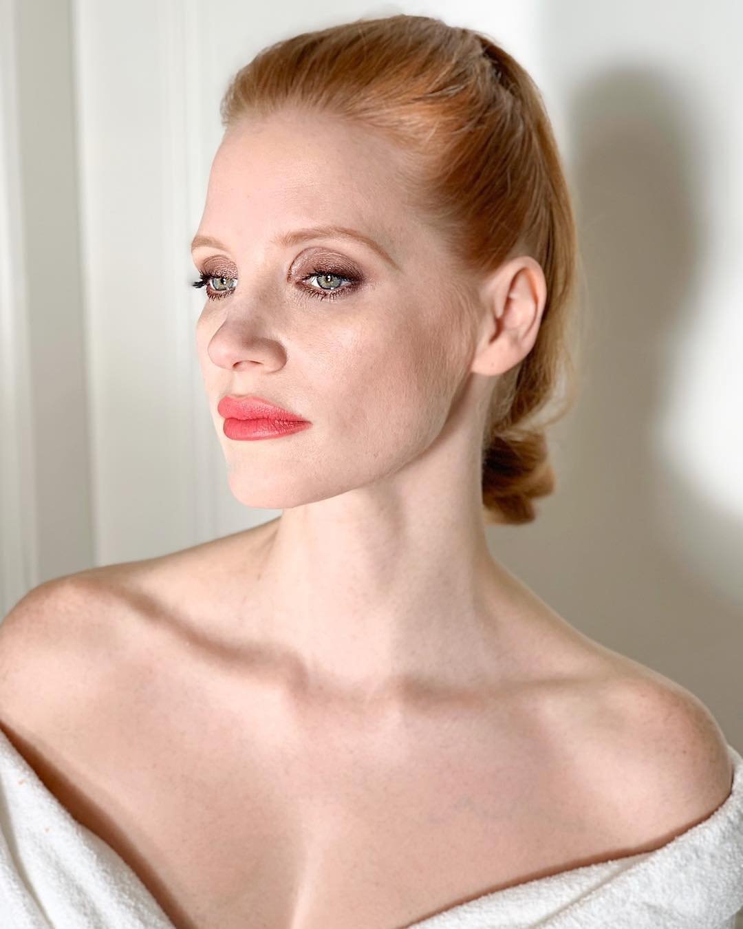 Jessica Chastain has posted a photo on Instagram with the following remarks: #tbt to this glam look @renatocampora ã»ã»ã» #goldenglobes #repost Twitter, 2019-01-11 11:32:40. Photo supplied by insight media. Service fee applies. NICHT ZUR VERÃFFENTLICHUNG IN BÃCHERN UND BILDBÃNDEN! EDITORIAL USE ONLY! / MAY NOT BE PUBLISHED IN BOOKS AND ILLUSTRATED BOOKS! Please note: Fees charged by the agency are for the agencyâs services only, and do not, nor are they intended to, convey to the user any ownership of Copyright or License in the material. The agency does not claim any ownership including but not limited to Copyright or License in the attached material. By publishing this material you expressly agree to indemnify and to hold the agency and its directors, shareholders and employees harmless from any loss, claims, damages, demands, expenses (including legal fees), or any causes of action or allegation against the agency arising out of or connected in any way with publication of the material., Image: 406548462, License: Rights-managed, Restrictions: NICHT ZUR VERÃFFENTLICHUNG IN BÃCHERN UND BILDBÃNDEN! Please note additional conditions in the caption, Model Release: no, Credit line: Profimedia, Insight Media