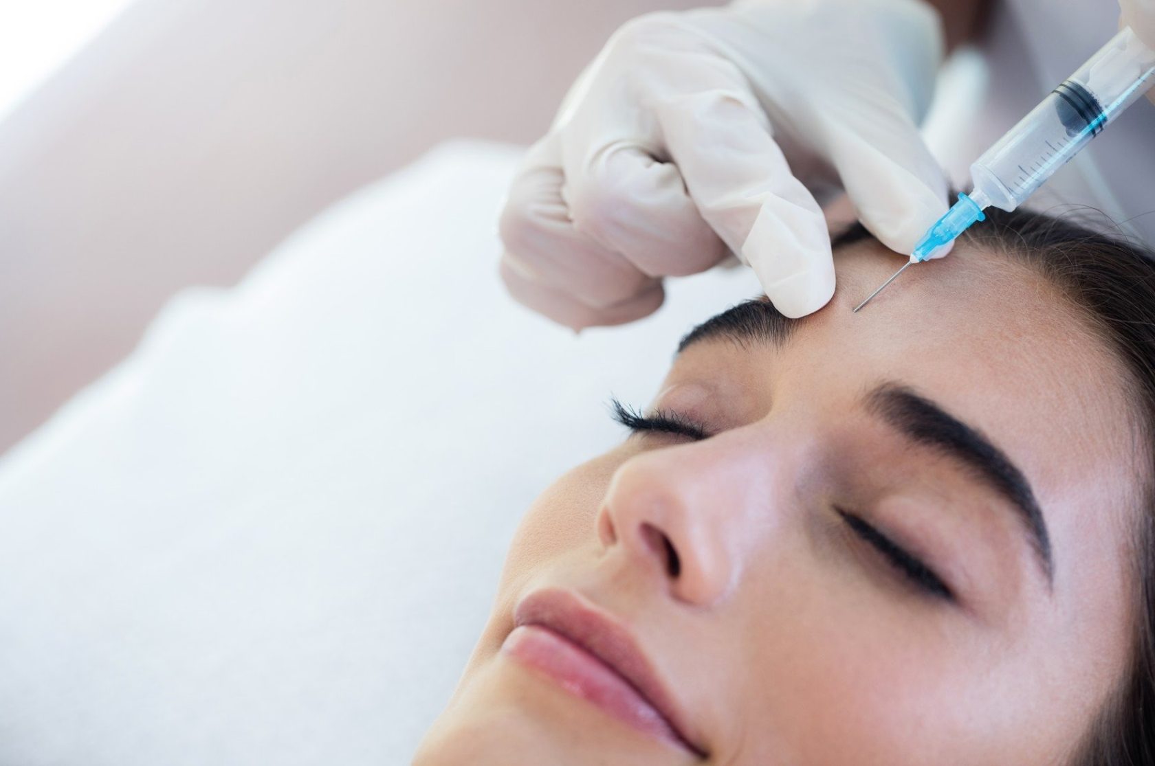 Woman receiving botox injection at spa, Image: 280779326, License: Royalty-free, Restrictions: , Model Release: yes, Credit line: Profimedia, Wavebreak