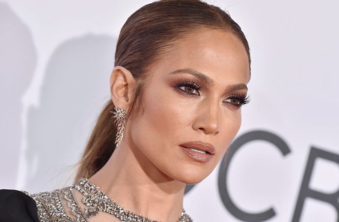 People's Choice Awards 2017. Microsoft Theater, Los Angeles, California. Pictured: Jennifer Lopez. EVENT January 18, 2016 Job: 170118A1, Image: 311616481, License: Rights-managed, Restrictions: 000, Model Release: no, Credit line: Profimedia, Bauer Griffin