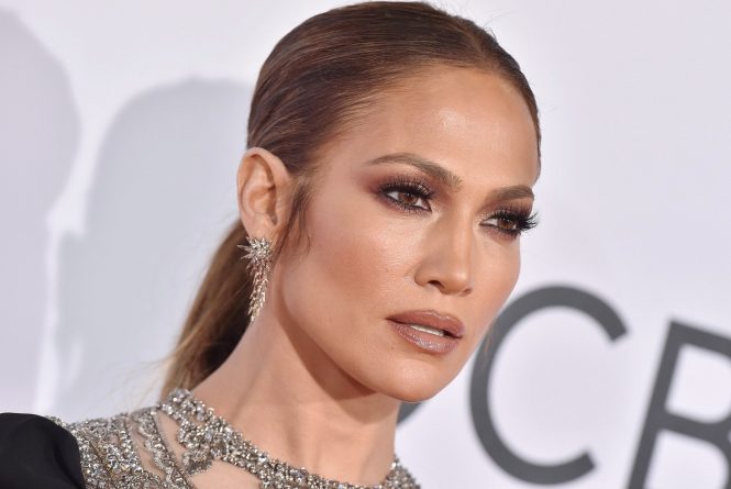 People's Choice Awards 2017. Microsoft Theater, Los Angeles, California. Pictured: Jennifer Lopez. EVENT January 18, 2016 Job: 170118A1, Image: 311616481, License: Rights-managed, Restrictions: 000, Model Release: no, Credit line: Profimedia, Bauer Griffin