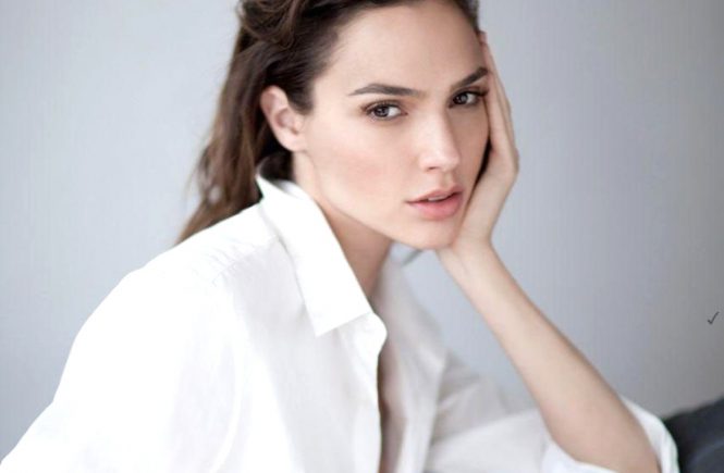 Gal Gadot (gal_gadot / 18.06.2017): "Trying to hypnotize you.. #SundayMood, Image: 338263959, License: Rights-managed, Restrictions: , Model Release: no, Credit line: Profimedia, Face To Face A