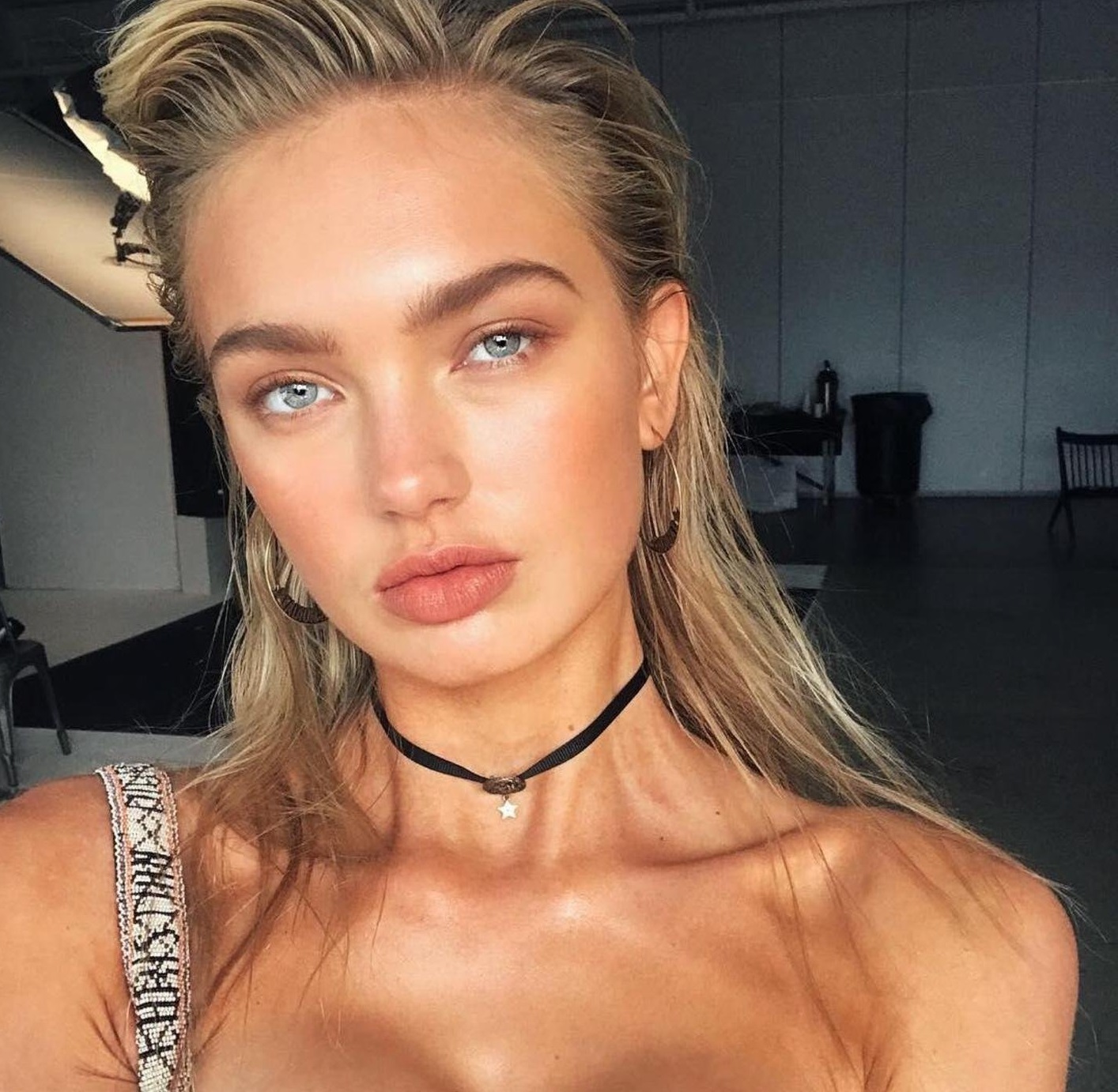 Romee Strijd (romeestrijd / 08.12.2017): "week end, Image: 357322098, License: Rights-managed, Restrictions: , Model Release: no, Credit line: Profimedia, Face To Face A