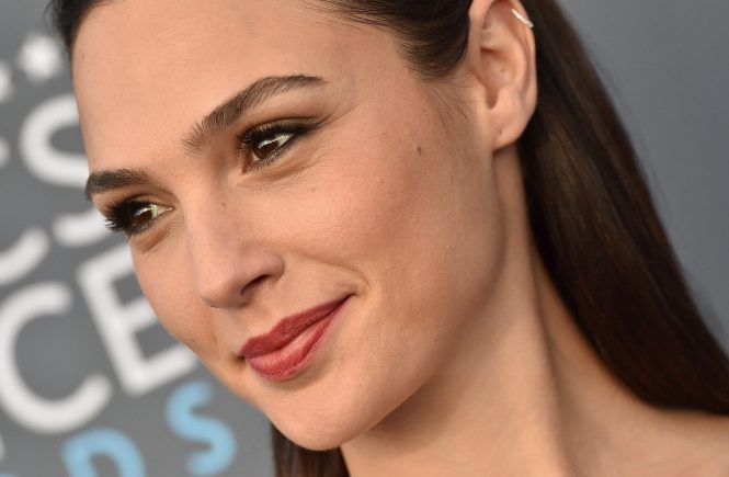 23rd Annual Critics' Choice Awards. Barker Hangar, Santa Monica, CA. Pictured: Gal Gadot. EVENT January 11, 2018 Job: 180111A1, Image: 359939639, License: Rights-managed, Restrictions: 000, Model Release: no, Credit line: Profimedia, Bauer Griffin