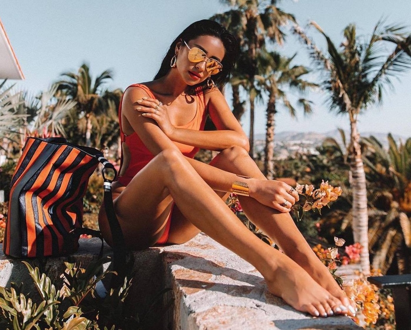 Shay Mitchell (shaymitchell / 15.05.2018): Just thinking about how much I truly love Mondays and also how important it is to match your bathing suit to your beach bag, especially when you dont even go to the beach "", Image: 371748165, License: Rights-managed, Restrictions: , Model Release: no, Credit line: Profimedia, Face To Face A