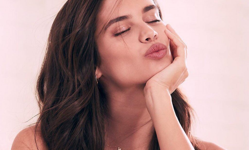 Victoria's Secret has posted a photo on Instagram with the following remarks: FINAL HOURS! Get the Velvet Matte Lip for $5âthe perfect canât wait! Orig. $14. Ends 3.11. only. Twitter, 2018-03-12 10:34:11. Photo supplied by insight media. Service fee applies. NICHT ZUR VERÃFFENTLICHUNG IN BÃCHERN UND BILDBÃNDEN! EDITORIAL USE ONLY! / MAY NOT BE PUBLISHED IN BOOKS AND ILLUSTRATED BOOKS! Please note: Fees charged by the agency are for the agencyâs services only, and do not, nor are they intended to, convey to the user any ownership of Copyright or License in the material. The agency does not claim any ownership including but not limited to Copyright or License in the attached material. By publishing this material you expressly agree to indemnify and to hold the agency and its directors, shareholders and employees harmless from any loss, claims, damages, demands, expenses (including legal fees), or any causes of action or allegation against the agency arising out of or connected in any way with publication of the material., Image: 365805784, License: Rights-managed, Restrictions: NICHT ZUR VERÃFFENTLICHUNG IN BÃCHERN UND BILDBÃNDEN! Please note additional conditions in the caption, Model Release: no, Credit line: Profimedia, Insight Media