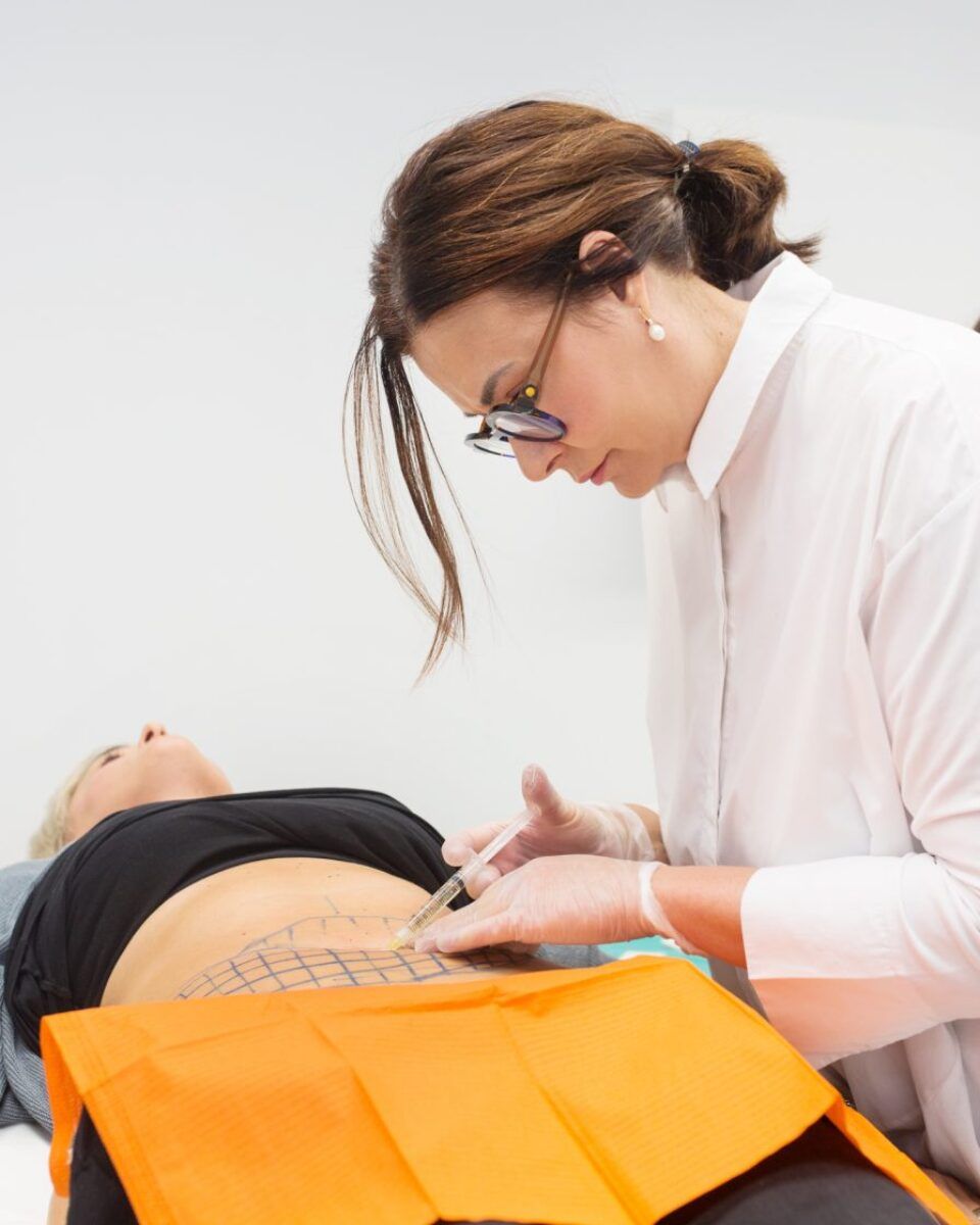 Prvi put u regiji: riješite se podbratka i trbuha bez bolnih nuspojava