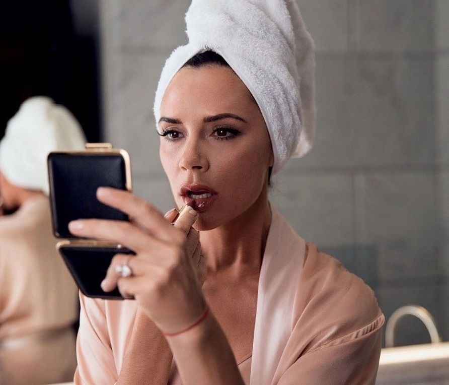 Various, UNITED KINGDOM - Celebrity social media photos! Pictured: Victoria Beckham BACKGRID UK 24 AUGUST 2017 *BACKGRID DOES NOT CLAIM ANY COPYRIGHT OR LICENSE IN THE ATTACHED MATERIAL. ANY DOWNLOADING FEES CHARGED BY BACKGRID ARE FOR BACKGRID'S SERVICES ONLY, AND DO NOT, NOR ARE THEY INTENDED TO, CONVEY TO THE USER ANY COPYRIGHT OR LICENSE IN THE MATERIAL. BY PUBLISHING THIS MATERIAL , THE USER EXPRESSLY AGREES TO INDEMNIFY AND TO HOLD BACKGRID HARMLESS FROM ANY CLAIMS, DEMANDS, OR CAUSES OF ACTION ARISING OUT OF OR CONNECTED IN ANY WAY WITH USER'S PUBLICATION OF THE MATERIAL* UK: +44 208 344 2007 / uksales@backgrid.com USA: +1 310 798 9111 / usasales@backgrid.com *UK Clients - Pictures Containing Children Please Pixelate Face Prior To Publication*, Image: 346499462, License: Rights-managed, Restrictions: , Model Release: no, Credit line: Profimedia, Xposurephotos