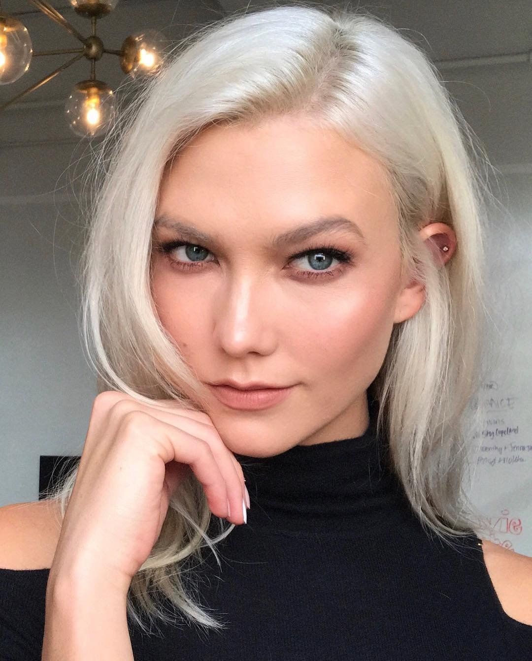 Karlie Kloss releases a photo on Instagram with the following caption: "Thinking about ud83cudf6a"., Image: 349325302, License: Rights-managed, Restrictions: *** No USA Distribution *** For Editorial Use Only *** Not to be Published in Books or Photo Books *** Handling Fee Only ***, Model Release: no, Credit line: Profimedia, SIPA USA