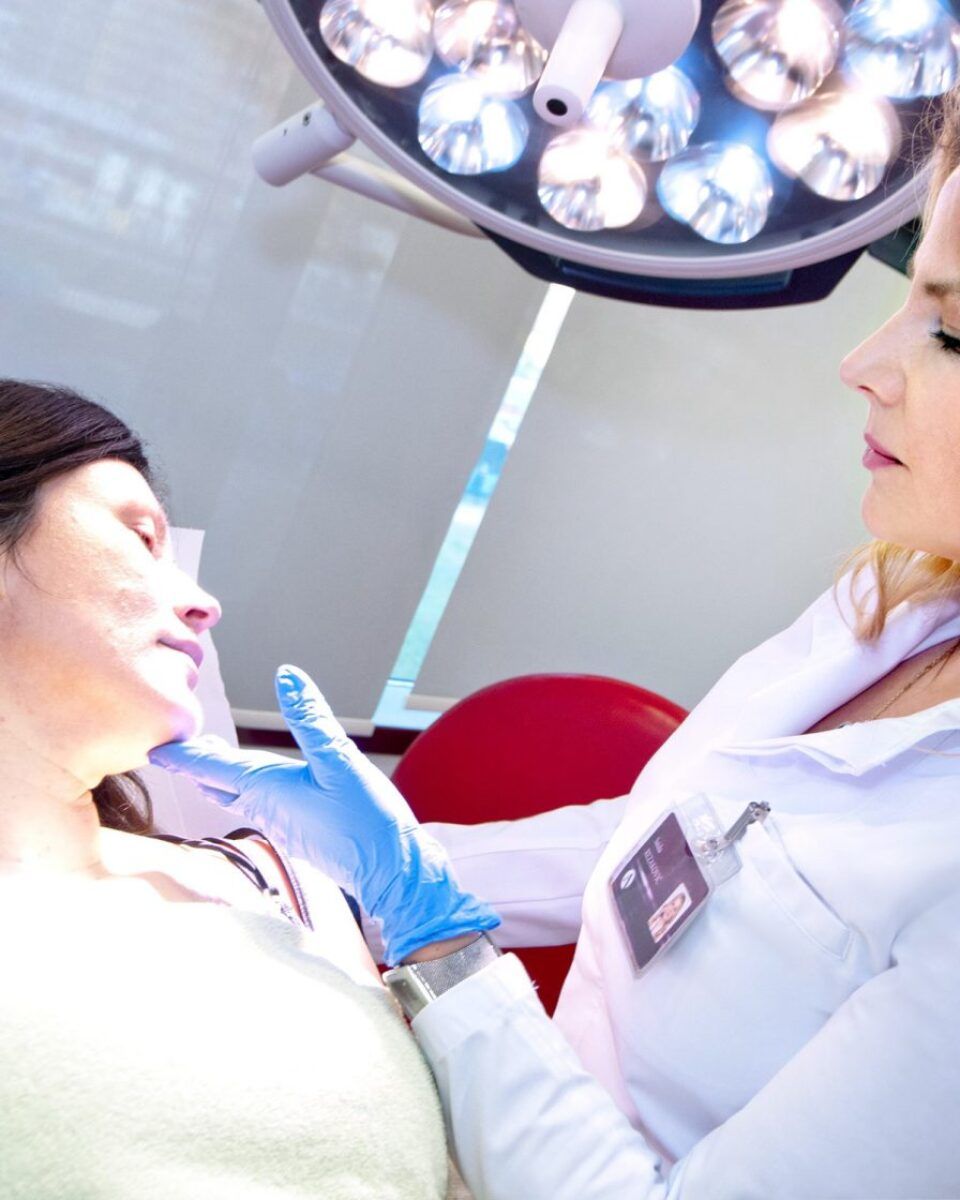 Pomlađivanje vrata i dekoltea: iskustvo iz prve ruke