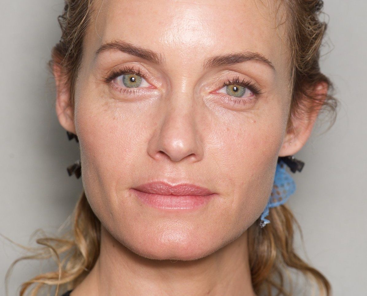 FOR EDITORIAL USE ONLY. Prada Backstage Milan Ready to Wear. Autumn/Winter 2018. American model Amber Valletta. ADDITIONAL IMAGES AVAILABLE ON REQUEST., Image: 368296357, License: Rights-managed, Restrictions: , Model Release: no, Credit line: Profimedia, TEMP Camerapress