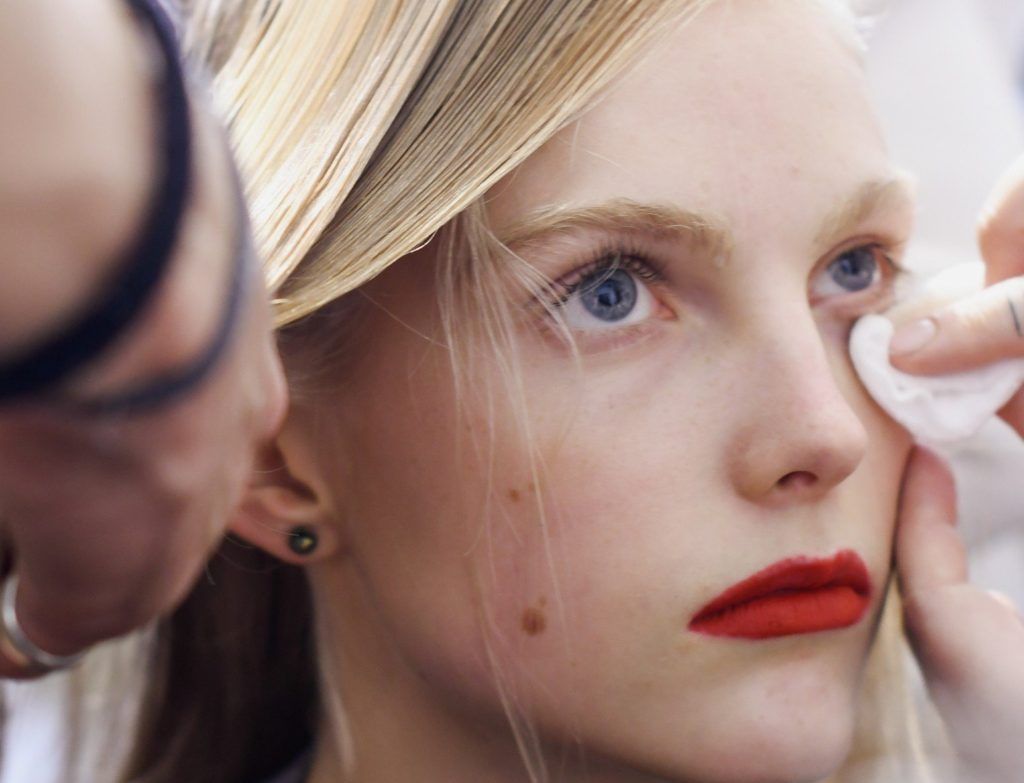 September 23, 2017 - Milan, ITALY - Ermanno Scervino. MODEL ON BACKSTAGE, WOMAN, MILAN FASHION WEEK 2018 WOMEN READY TO WEAR FOR SPRING SUMMER, PRET A PORTER, FR�œHLING FRUEHLING SOMMER MILANO.MILPAPSS18, Image: 351954397, License: Rights-managed, Restrictions: * Austria Rights Out *, Model Release: no, Credit line: Profimedia, Zuma Press - Archives