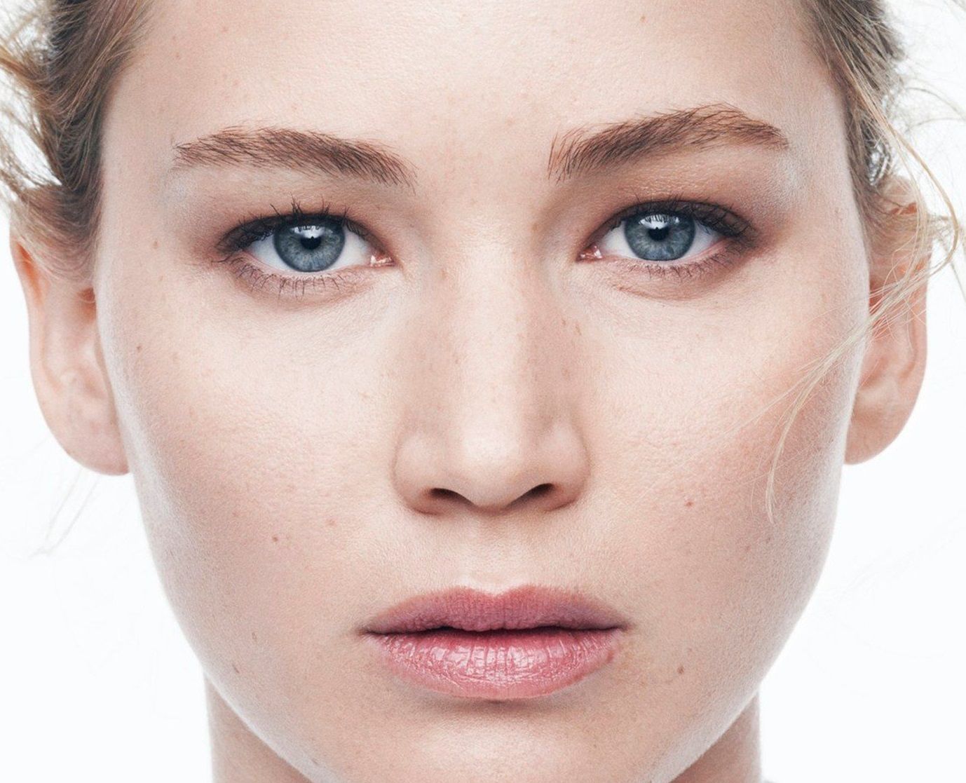 Jennifer Lawrence in the photoshoot for the spring winter 2015 ad campaign of Miss Dior, Image: 213032033, License: Rights-managed, Restrictions: , Model Release: no, Credit line: Profimedia, Thunder Press