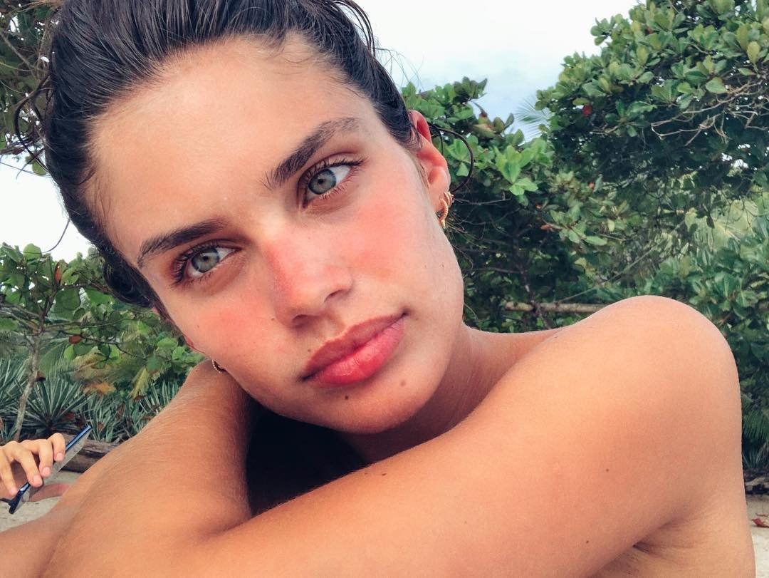 Sara Sampaio has posted a photo on Instagram with the following remarks: âï¸âï¸ pura vida. #casacapitan Twitter, 2018-08-22 10:00:00. Photo supplied by insight media. Service fee applies. NICHT ZUR VERÃFFENTLICHUNG IN BÃCHERN UND BILDBÃNDEN! EDITORIAL USE ONLY! / MAY NOT BE PUBLISHED IN BOOKS AND ILLUSTRATED BOOKS! Please note: Fees charged by the agency are for the agencyâs services only, and do not, nor are they intended to, convey to the user any ownership of Copyright or License in the material. The agency does not claim any ownership including but not limited to Copyright or License in the attached material. By publishing this material you expressly agree to indemnify and to hold the agency and its directors, shareholders and employees harmless from any loss, claims, damages, demands, expenses (including legal fees), or any causes of action or allegation against the agency arising out of or connected in any way with publication of the material., Image: 383579976, License: Rights-managed, Restrictions: NICHT ZUR VERÃFFENTLICHUNG IN BÃCHERN UND BILDBÃNDEN! Please note additional conditions in the caption, Model Release: no, Credit line: Profimedia, Insight Media