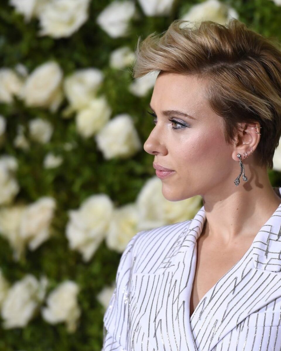 Kad su u pitanju spušteni kapci i operacije grudi, ovo je kirurg kojem hrle žene iz regije