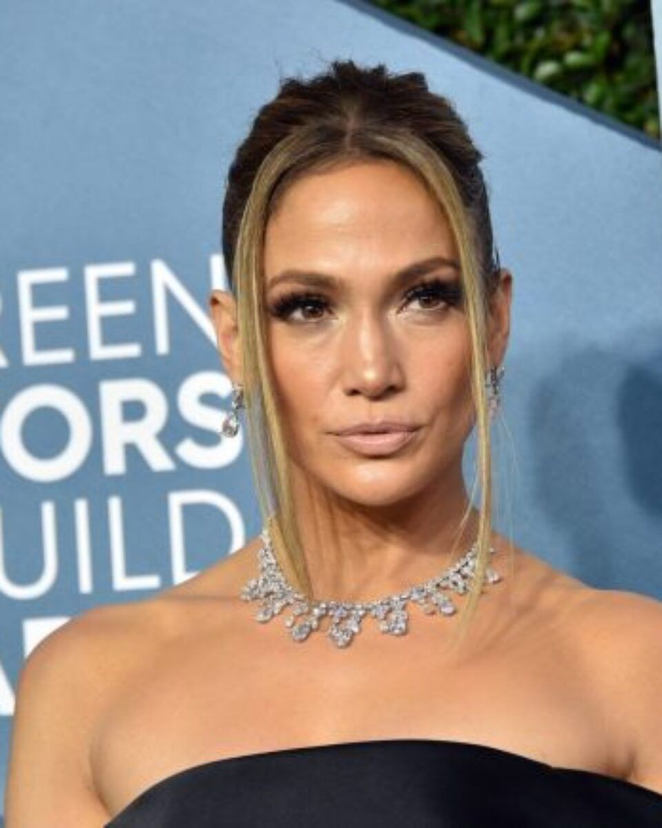 Beauty odred za čvrstoću: rješenje za zaglađenu i “punu” kožu vrata