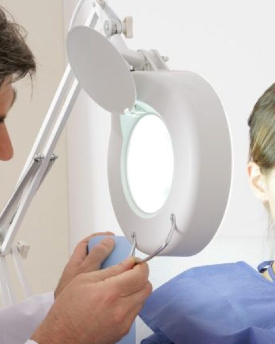 Zašto akne ne biste trebali rješavati sami?