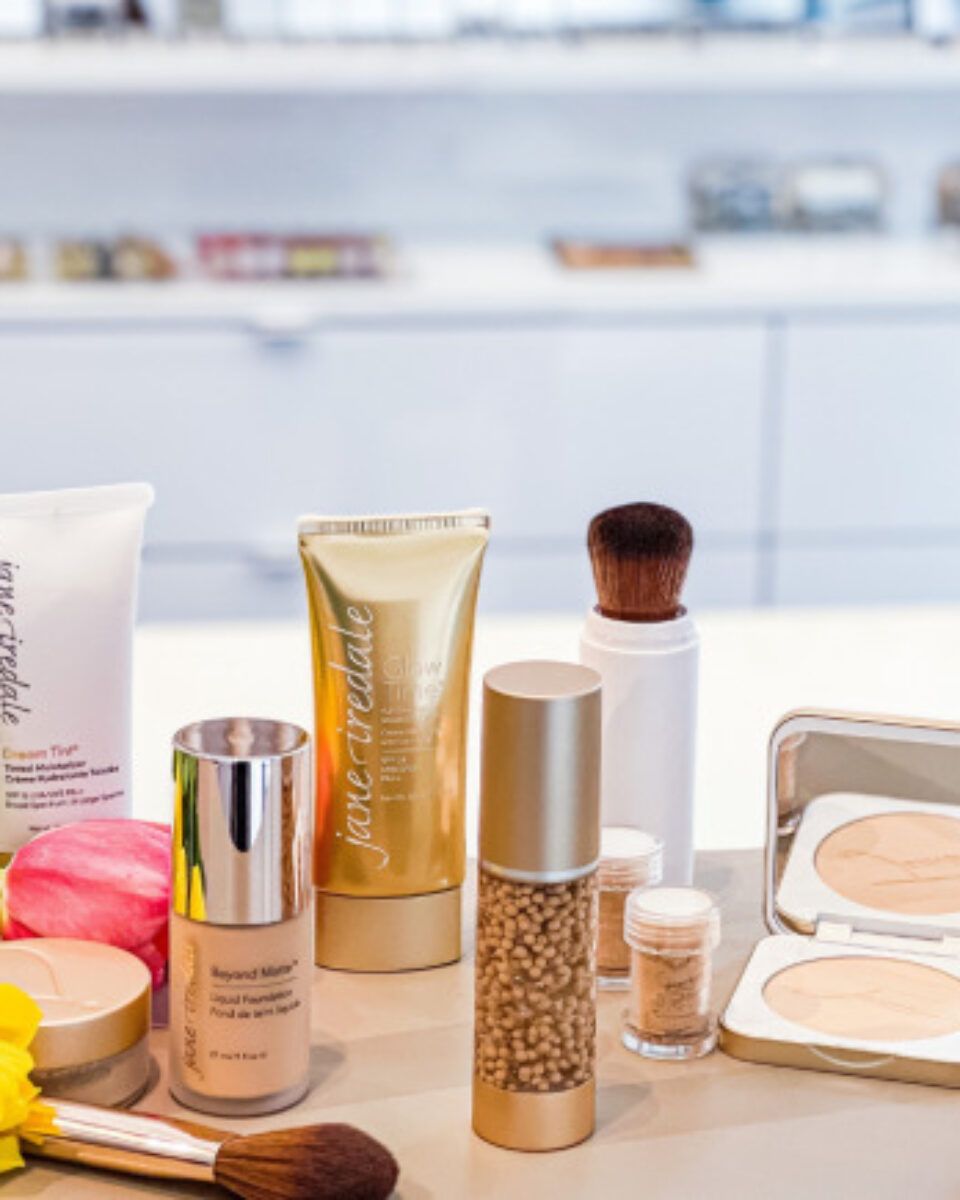 Jane Iredale: šetnja kroz trgovinu i cijene – zašto svi obožavaju njihove mineralne pudere?