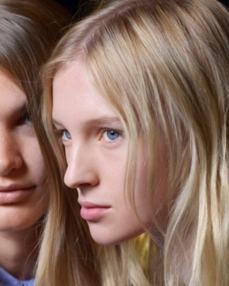 Zašto je blond kosa podložnija oštećenjima i suhoći?