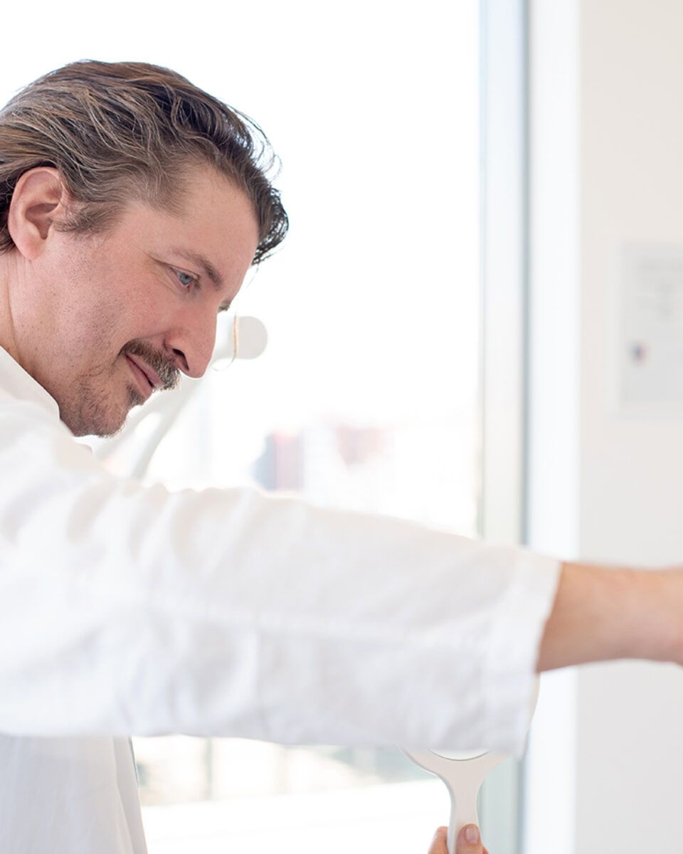 Dr. Tomica Bagatin: Kada facelifting ima, a kada nema smisla?