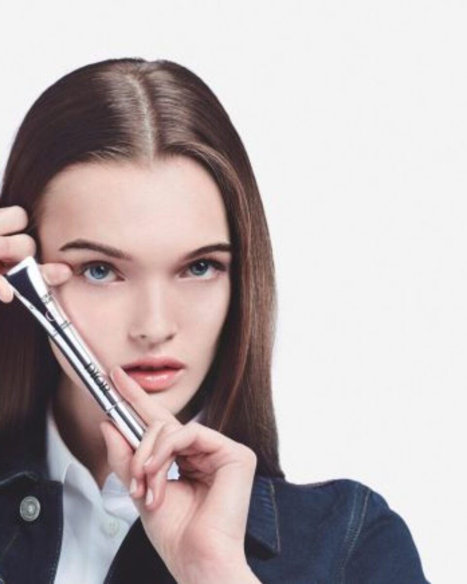 Moćni koncentrat hijaluronske kiseline koji trenutno popunjava bore