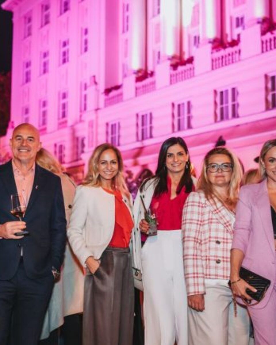 Esplanade obojan u ružičasto povodom obilježavanja globalne inicijative Mjeseca ružičaste vrpce