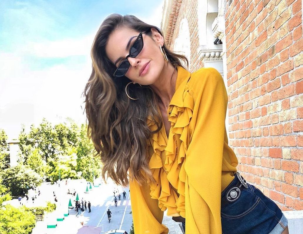 Izabel Goulart has posted a photo on Instagram with the following remarks: Buongiorno Venezia! I will be hitting the red carpet in few hours! Can you guess what will I be wearing? Hint: Keep an eye on my Insta Stories ???? Bom dia ! Em algumas horas estarei no Red Carpet aqui no Festival de Veneza! O que vocÂs acham que eu vou usar? Fiquem de olho no meu stories ???? #Italy #Venice #VeniceFilmFestival #Venezia75 Twitter, 2018-08-29 14:47:17. Photo supplied by insight media. Service fee applies. NICHT ZUR VERÃFFENTLICHUNG IN BÃCHERN UND BILDBÃNDEN! EDITORIAL USE ONLY! / MAY NOT BE PUBLISHED IN BOOKS AND ILLUSTRATED BOOKS! Please note: Fees charged by the agency are for the agencyâs services only, and do not, nor are they intended to, convey to the user any ownership of Copyright or License in the material. The agency does not claim any ownership including but not limited to Copyright or License in the attached material. By publishing this material you expressly agree to indemnify and to hold the agency and its directors, shareholders and employees harmless from any loss, claims, damages, demands, expenses (including legal fees), or any causes of action or allegation against the agency arising out of or connected in any way with publication of the material., Image: 384498693, License: Rights-managed, Restrictions: NICHT ZUR VERÃFFENTLICHUNG IN BÃCHERN UND BILDBÃNDEN! Please note additional conditions in the caption, Model Release: no, Credit line: Profimedia, Insight Media