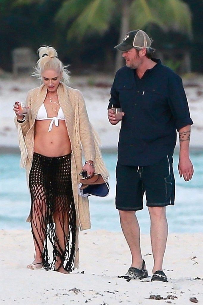 *PREMIUM-EXCLUSIVE* ** RIGHTS: WORLDWIDE EXCEPT IN ITALY ** Playa del Carmen, MEXICO - Superstar couple Gwen Stefani and Blake Shelton were spotted enjoying a relaxing holiday with fellow country singer Luke Bryan and friends in Playa del Carmen, Mexico. Gwen flaunted her toned beach bod in a white bikini as the two sipped drinks during their beachside stroll. Blake and Gwen bump into Luke Bryan on the beach and Blake kisses him on the cheek in front of the cameras. Shot on 01/18/18. Pictured: Gwen Stefani, Blake Shelton *UK Clients - Pictures Containing Children Please Pixelate Face Prior To Publication*, Image: 360768042, License: Rights-managed, Restrictions: , Model Release: no, Credit line: Profimedia, AKM-GSI