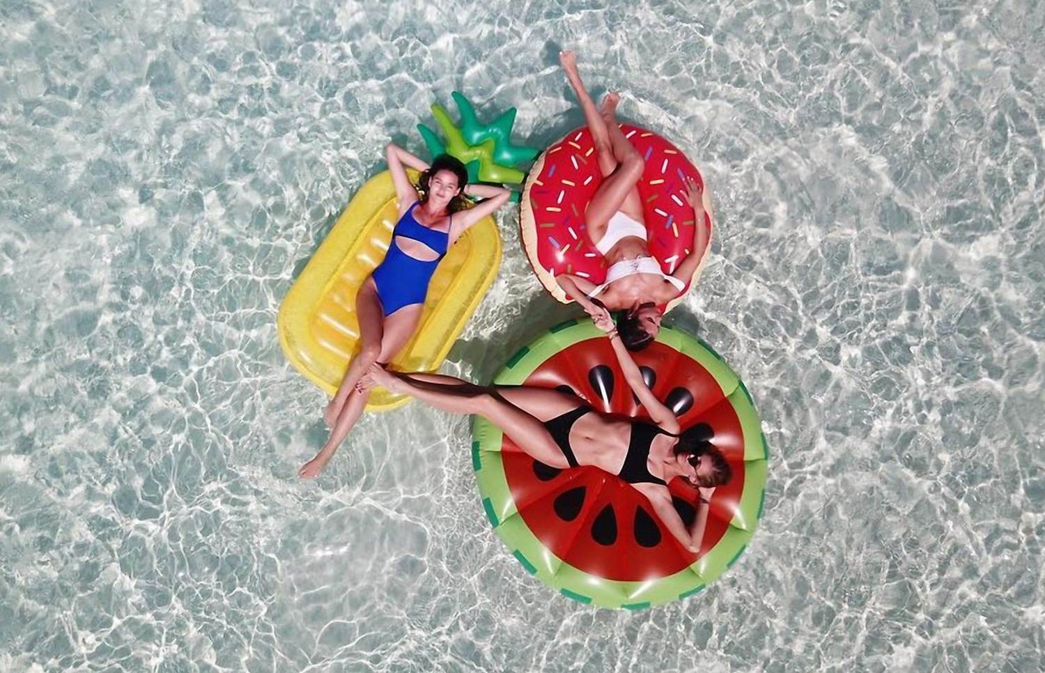 Devon Windsor has posted a photo on Instagram with the following remarks: A few of my favorite things.... Twitter, 2018-03-13 12:08:31. Photo supplied by insight media. Service fee applies. NICHT ZUR VERÃFFENTLICHUNG IN BÃCHERN UND BILDBÃNDEN! EDITORIAL USE ONLY! / MAY NOT BE PUBLISHED IN BOOKS AND ILLUSTRATED BOOKS! Please note: Fees charged by the agency are for the agencyâs services only, and do not, nor are they intended to, convey to the user any ownership of Copyright or License in the material. The agency does not claim any ownership including but not limited to Copyright or License in the attached material. By publishing this material you expressly agree to indemnify and to hold the agency and its directors, shareholders and employees harmless from any loss, claims, damages, demands, expenses (including legal fees), or any causes of action or allegation against the agency arising out of or connected in any way with publication of the material., Image: 365904593, License: Rights-managed, Restrictions: NICHT ZUR VERÃFFENTLICHUNG IN BÃCHERN UND BILDBÃNDEN! Please note additional conditions in the caption, Model Release: no, Credit line: Profimedia, Insight Media