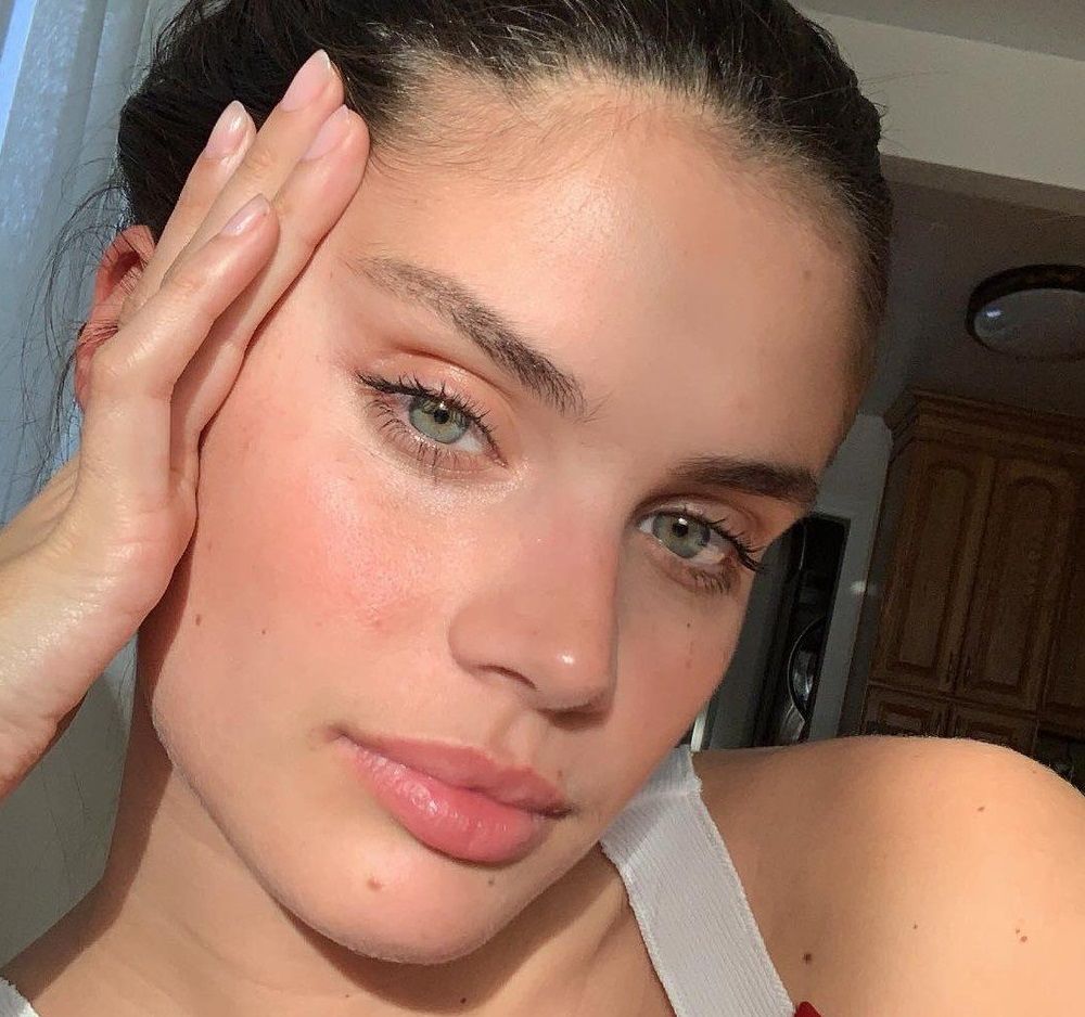 Sara Sampaio has posted a photo on Instagram with the following remarks: Instagram, 2019-04-09 11:32:48. Photo supplied by insight media. Service fee applies. NICHT ZUR VERÃFFENTLICHUNG IN BÃCHERN UND BILDBÃNDEN! EDITORIAL USE ONLY! / MAY NOT BE PUBLISHED IN BOOKS AND ILLUSTRATED BOOKS! Please note: Fees charged by the agency are for the agencyâs services only, and do not, nor are they intended to, convey to the user any ownership of Copyright or License in the material. The agency does not claim any ownership including but not limited to Copyright or License in the attached material. By publishing this material you expressly agree to indemnify and to hold the agency and its directors, shareholders and employees harmless from any loss, claims, damages, demands, expenses (including legal fees), or any causes of action or allegation against the agency arising out of or connected in any way with publication of the material., Image: 425300597, License: Rights-managed, Restrictions: NICHT ZUR VERÃFFENTLICHUNG IN BÃCHERN UND BILDBÃNDEN! Please note additional conditions in the caption, Model Release: no, Credit line: Profimedia, Insight Media