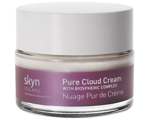 Islandska kozmetika Skyn Iceland osmišljena je ciljano za kožu koja se bori sa stresom. Začepljene pore, opuštena koža, crvenilo i pad elasticiteta kože problemi su nastali upravo zbog stresa. Inspirirani prirodnim blagodatima Islanda, koriste sto posto prirodne sastojke koji za cilj imaju obnoviti i detoksicirati kožu.