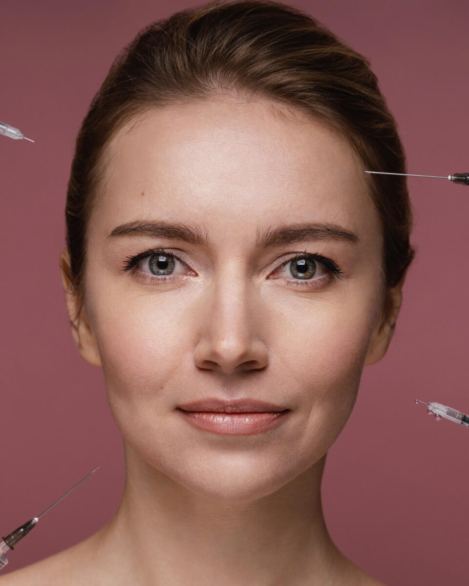 Kako kozmetički preparati i injektivni tretmani idu ruku pod ruku? Doznajte na panel diskusiji s najvećim stručnjacima