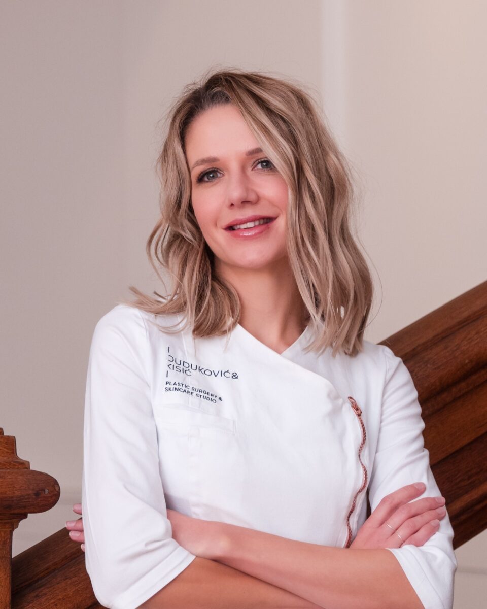 Ispadanje kose – normalna pojava ili znak za uzbunu? Pitali smo dermatologinju dr. sc. Maju Kovačević