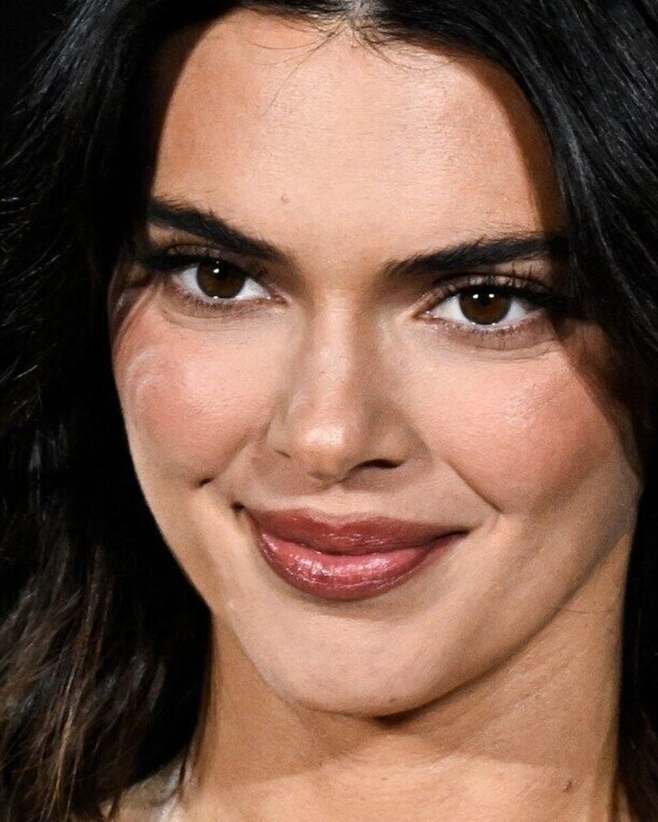 Sve što trebate znati o kombiniranju kiselina u rutini njege kože