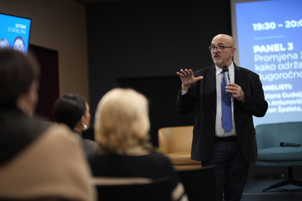 dr. Mario Škugor na predavanju o debljini