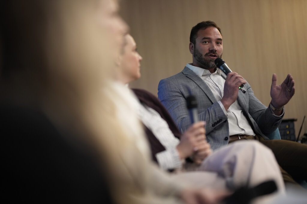 liječnici raspravljaju o hormonima i metabolizmu