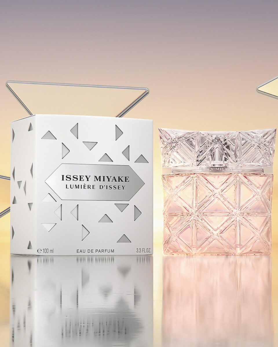 Ovaj parfem donosi osjećaj topline, svježine i optimizma u jednoj bočici