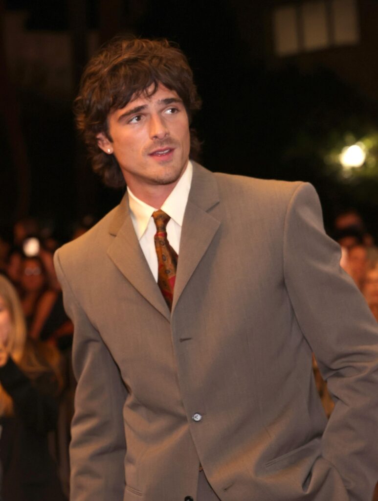 Jacob Elordi uredno obrijan s njegovanom kožom