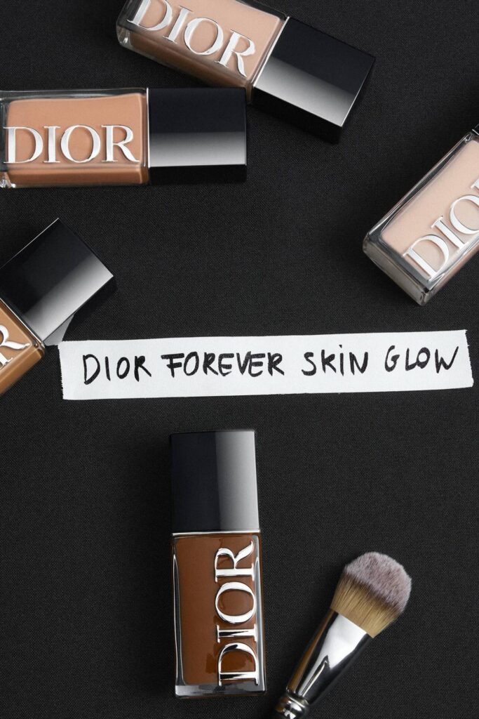 Dior Forever Skin Glow puder s blistavim završetkom na licu