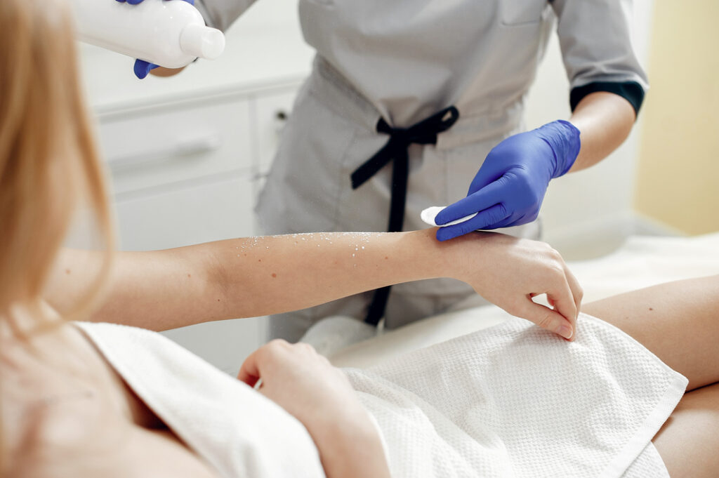 blistava i zaglađena koža ruku nakon tretmana