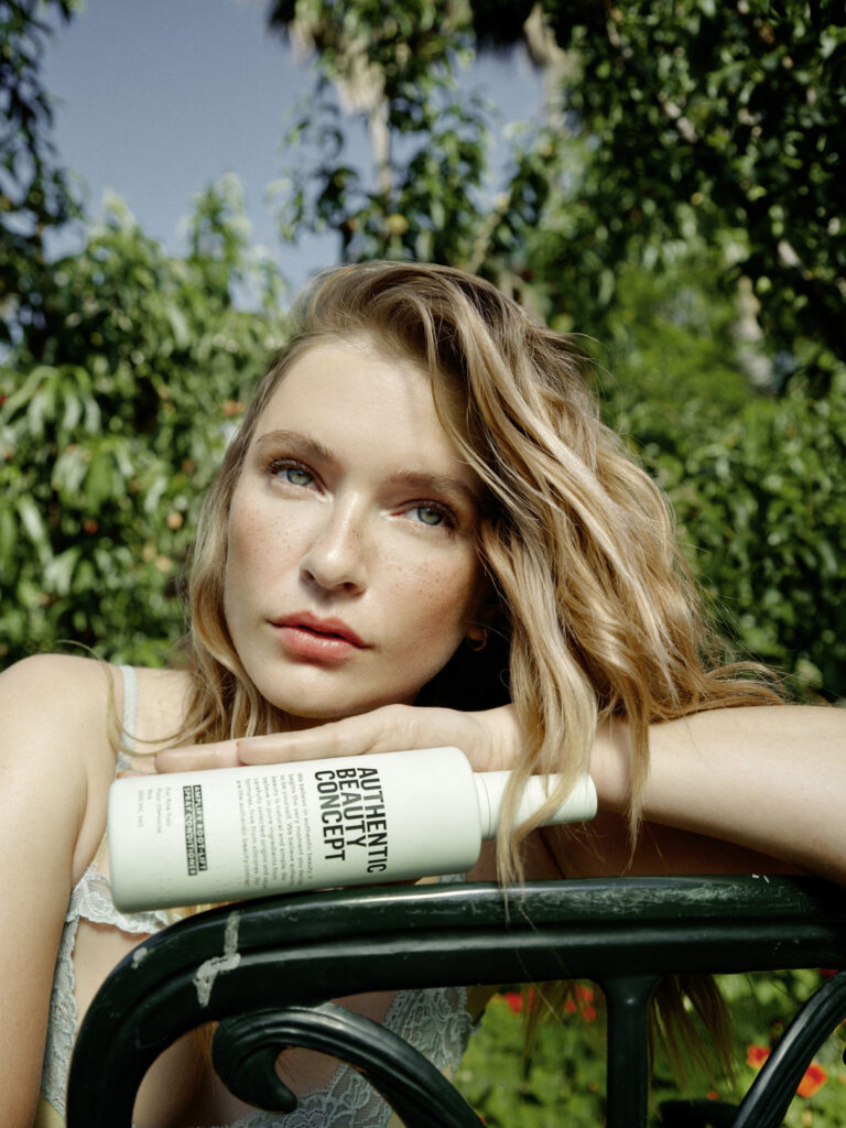 Camille Razat i Authentic Beauty Concept linija