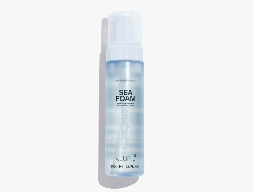 Keune Sea Foam lagani tekući styler koji se pretvara u pjenu za prozračan volumen i teksturu.