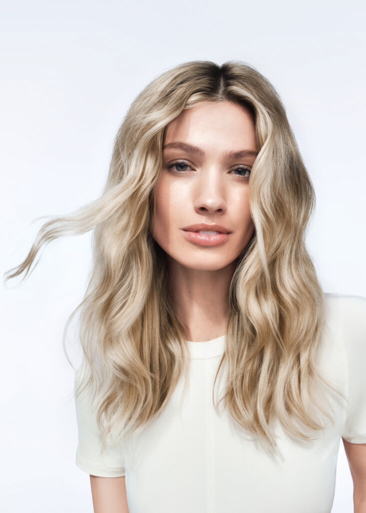 Model s profesionalno stiliziranom kosom i proizvodima iz Keune Style linije