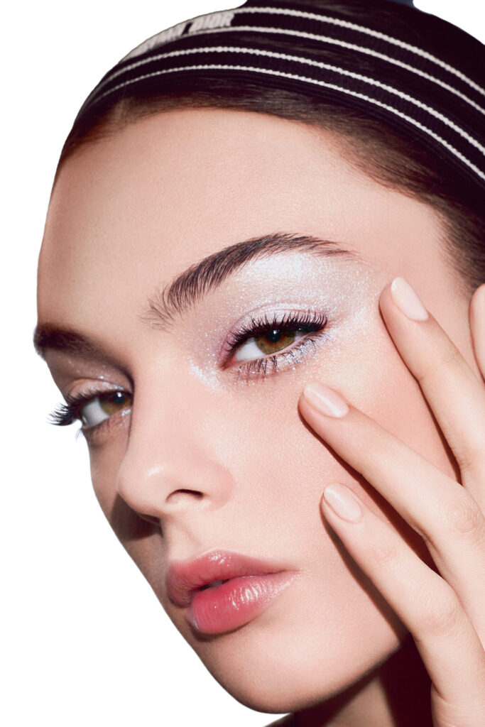 Model s naglašenim trepavicama i Diorshow make up lookom