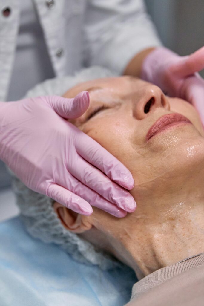 Estetska procedura face lift
