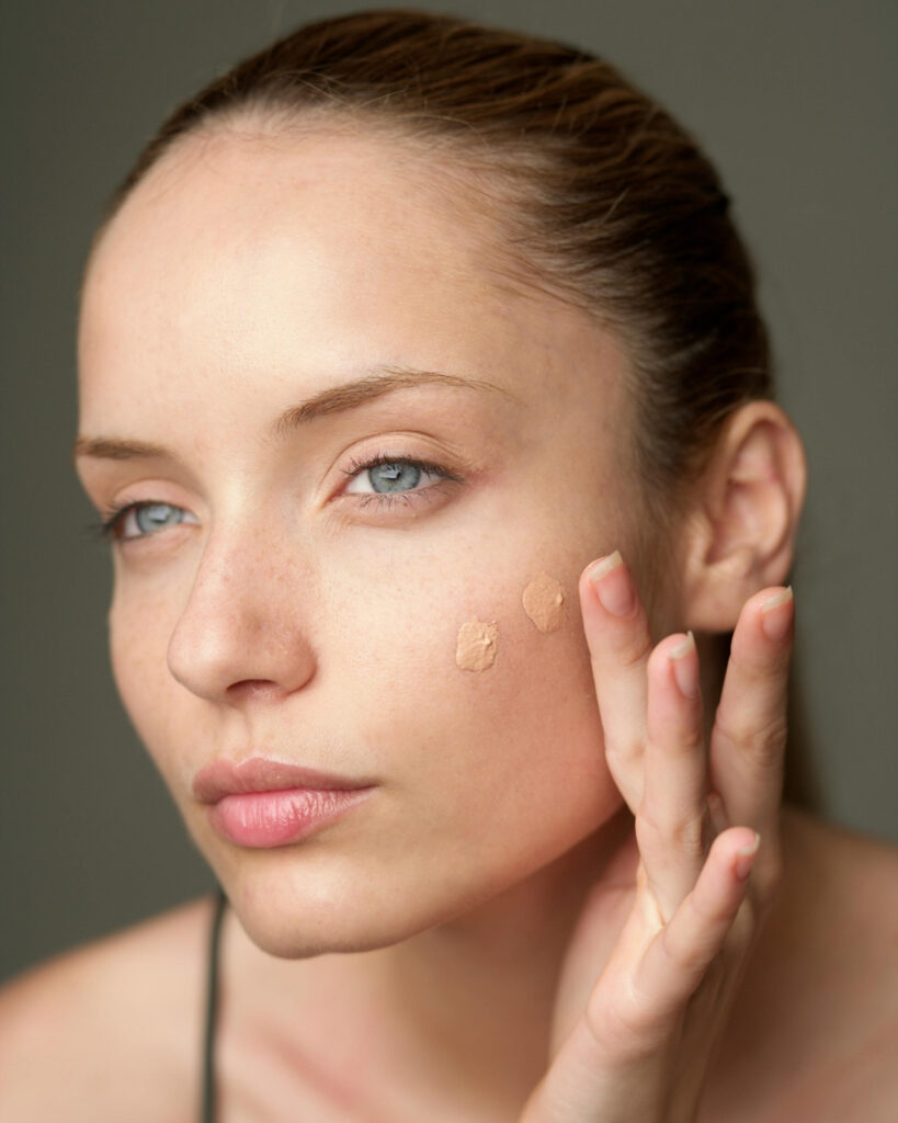 Lagani puder sa skincare sastojcima za svjež i ujednačen ten