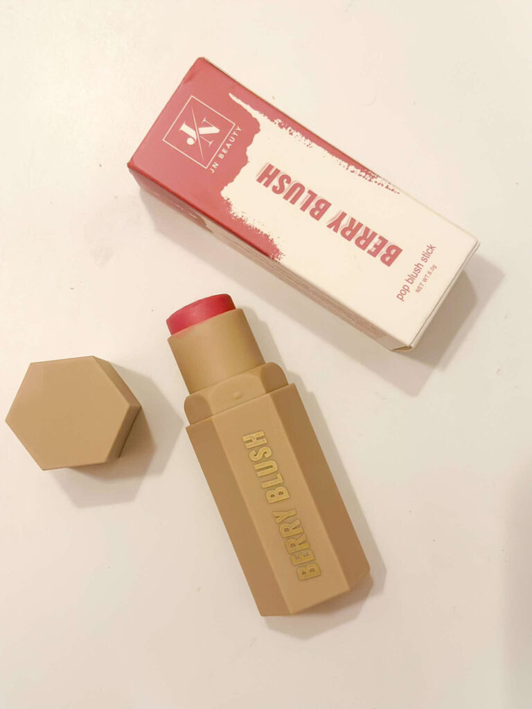 Berry Blush kremasto rumenilo u sticku na obraz za svjež ljetni glow