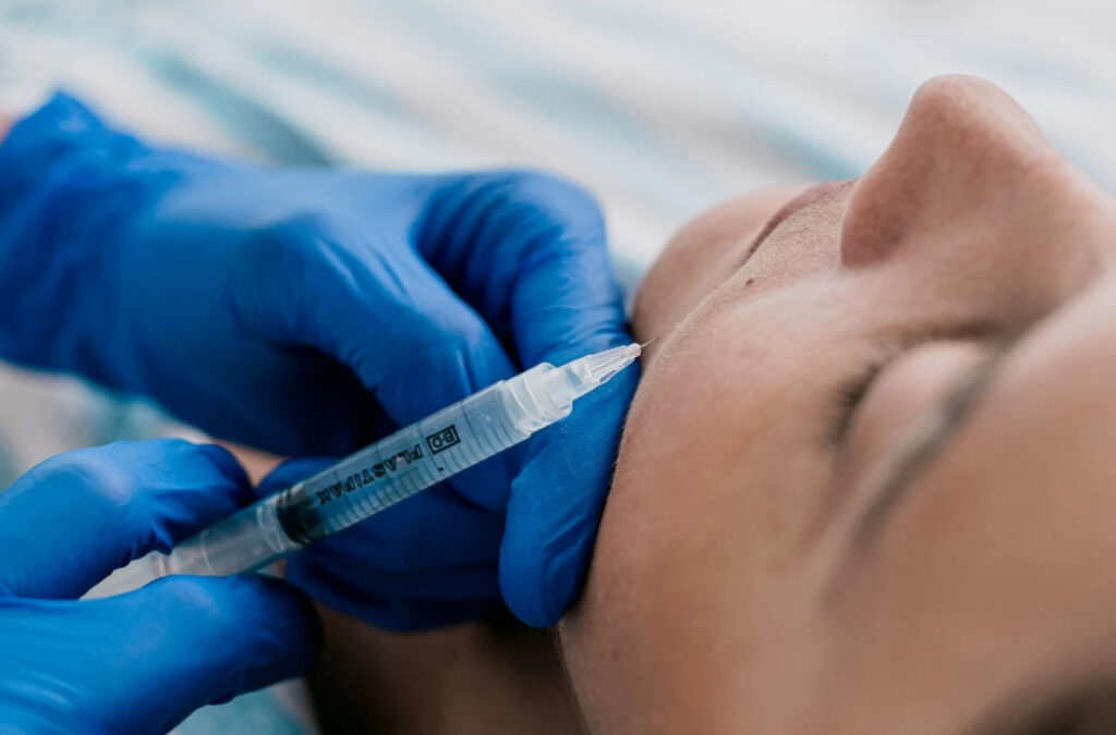 Skinbooster tretman hijaluronskom kiselinom za dubinsku hidrataciju i revitalizaciju kože
